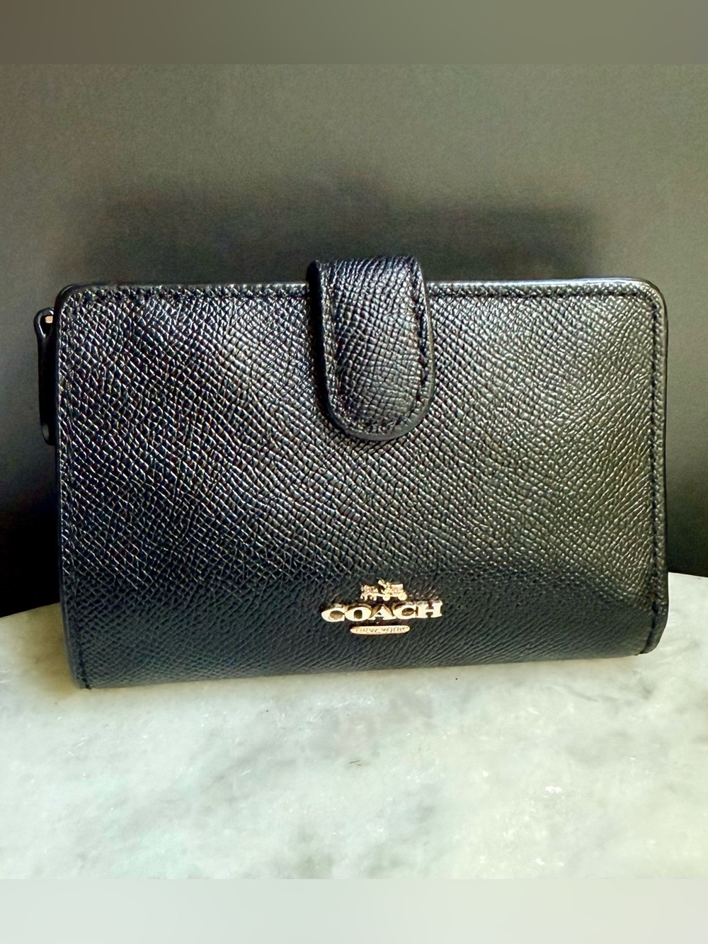 Coach Medium Corner Zip Wallet in
Black Crossgrain Leather 🖤